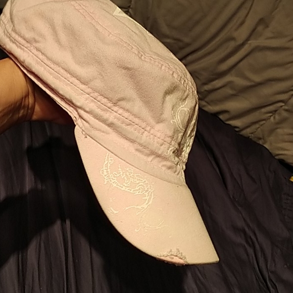 pink hat with cross - Picture 2 of 3